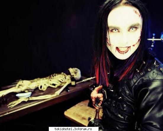 ca sa ma si voi mai bine... sunt fana cradle of filth si mai ales a lui dani... rock rules!!! :cool: