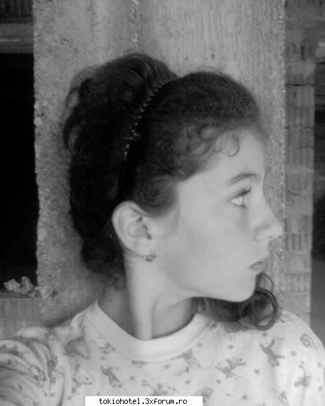poon si eo...eo in pijamale :rotfl:  :rotfl: poze q noi :p